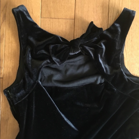 Women’s dress great for grad birthday velvet/ satin - Picture 4 of 5